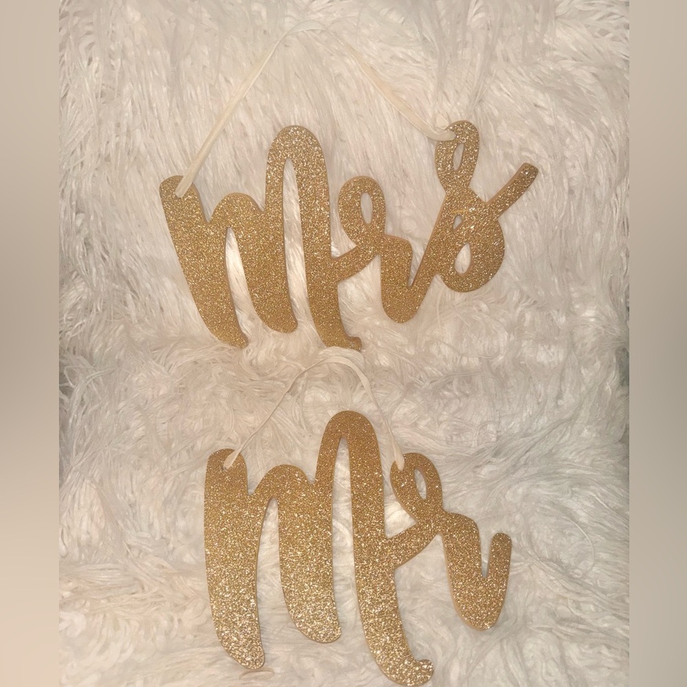 🍓6/$15🍓 Hanging Gold Mr. & Mrs. Wedding Signs - Picture 2 of 3